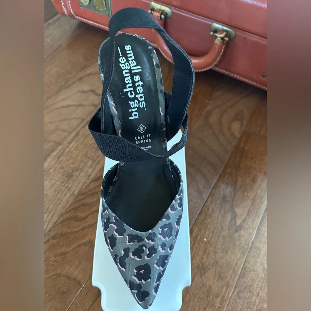 Call it Spring- sustainably vegan heels. Good looking & Earth friendly Size 9